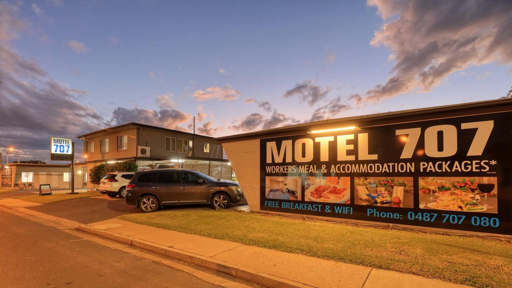 Motel 707 Emerald Exterior photo